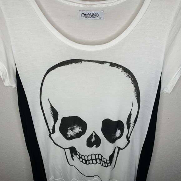 Lauren Moshi Skull Color Block Split Back Tee - Picture 2 of 7